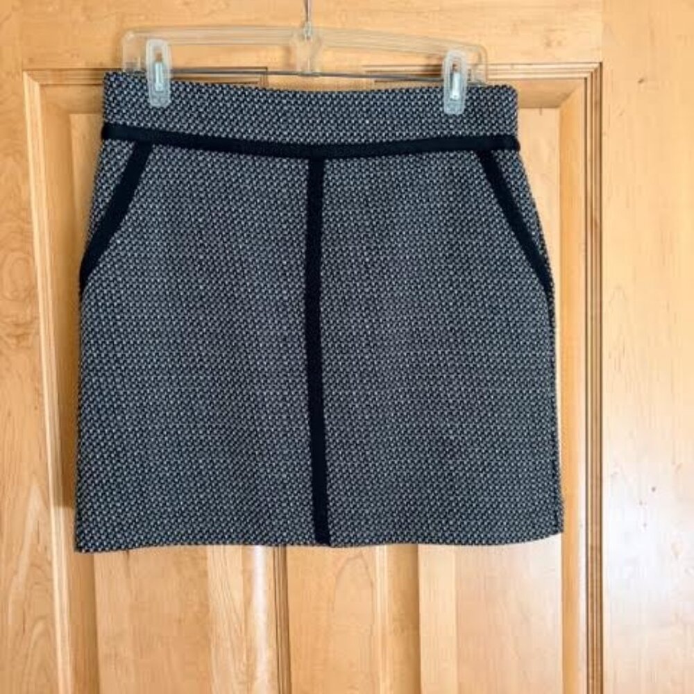 LOFT Black & White Lined Mini Skirt Size 8